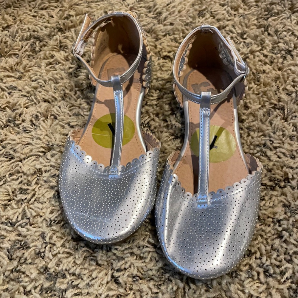 Girls Report Ayon tstrap dress shoes